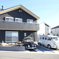 シックで落ち着きある黒のスタイリッシュなお家