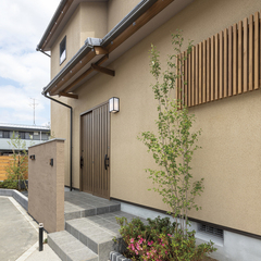 アースカラーの外観