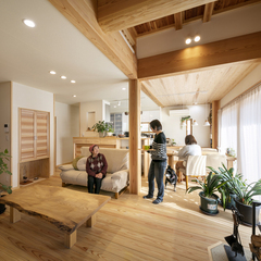 親子三世代でも心地よい自然素材の家