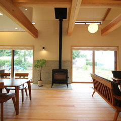 平屋リビングの薪ストーブ