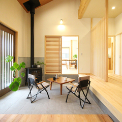 木の香り漂う、家族や友人とくつろげる玄関土間