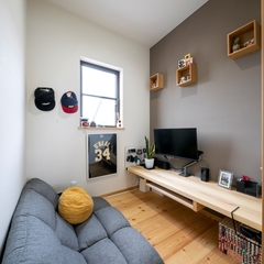 パソコンデスクを造作した書斎