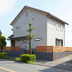 モダンなデザインのグレーの外壁