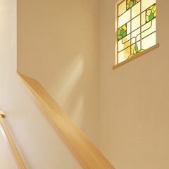 ステンドグラスのある階段