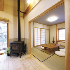 アンティークな雰囲気の薪ストーブ