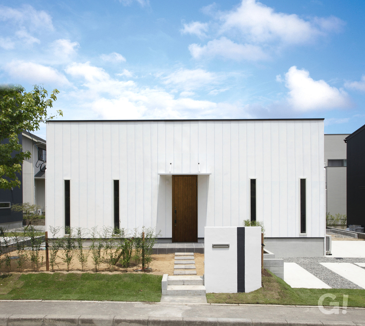 ホワイトベースの爽やかなデザイナー住宅