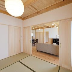 木の温もりのある和風な家