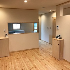 自然素材に囲まれたリビングで深呼吸【千葉県我孫子市青山都市建設】