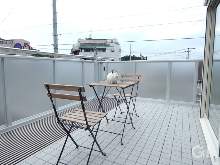 シンプルなテラスは神奈川県横浜市の横浜建物まで！