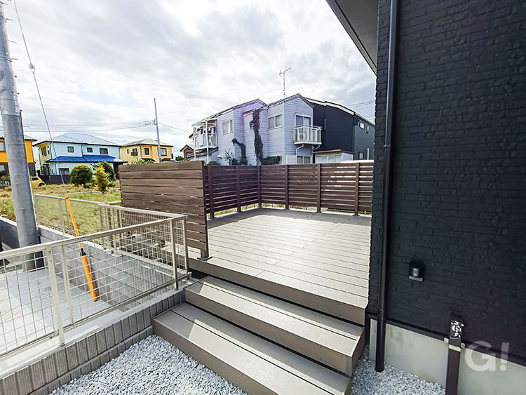 陽光あふれるプライベートデッキ