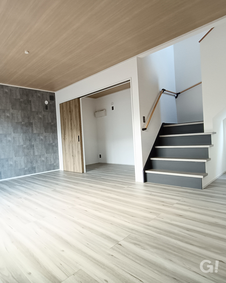 素材が映える、静かなLDK