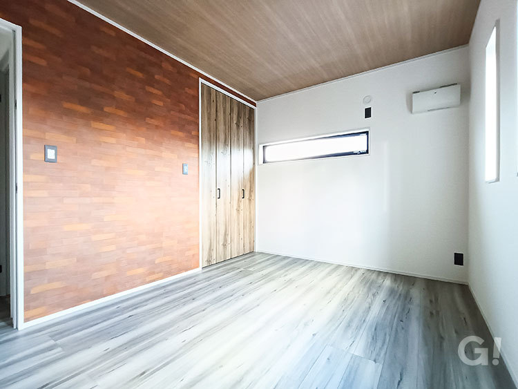 色と素材で魅せる、アクセント洋室