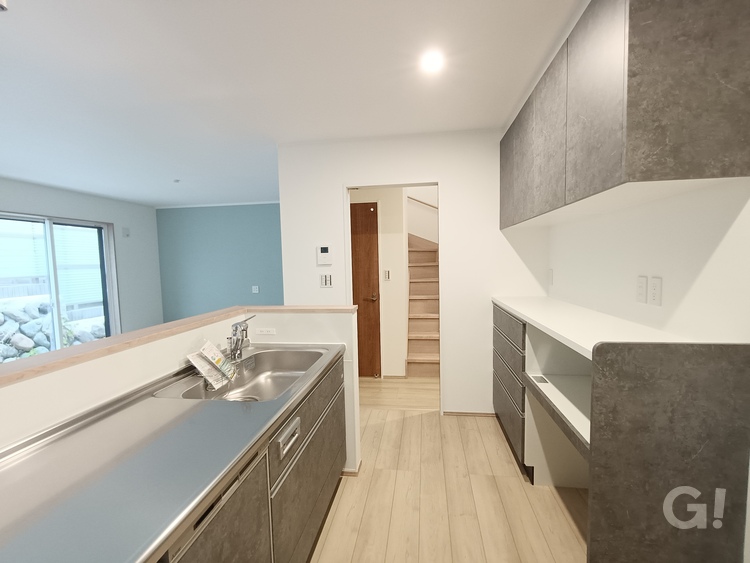 暮らしを整える、対面キッチン