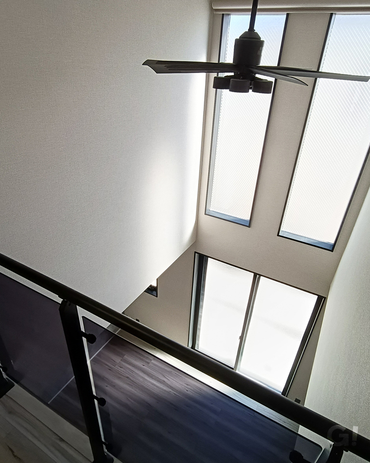 洗練された黒のキッチン