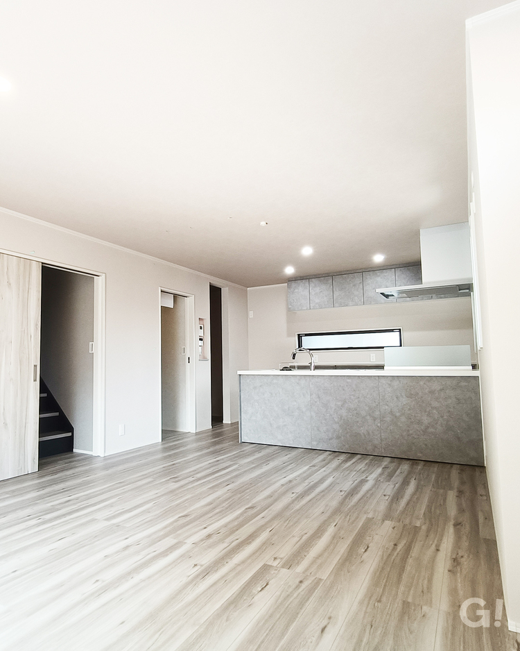 品よく整う、白のキッチン空間