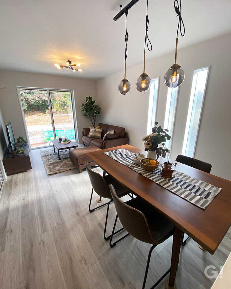 光とつながる開放的なLDK