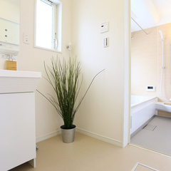 清潔感ある白い洗面所