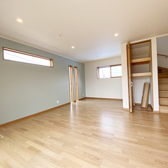 家族間の コミュニケーションが 深まるリビングイン階段