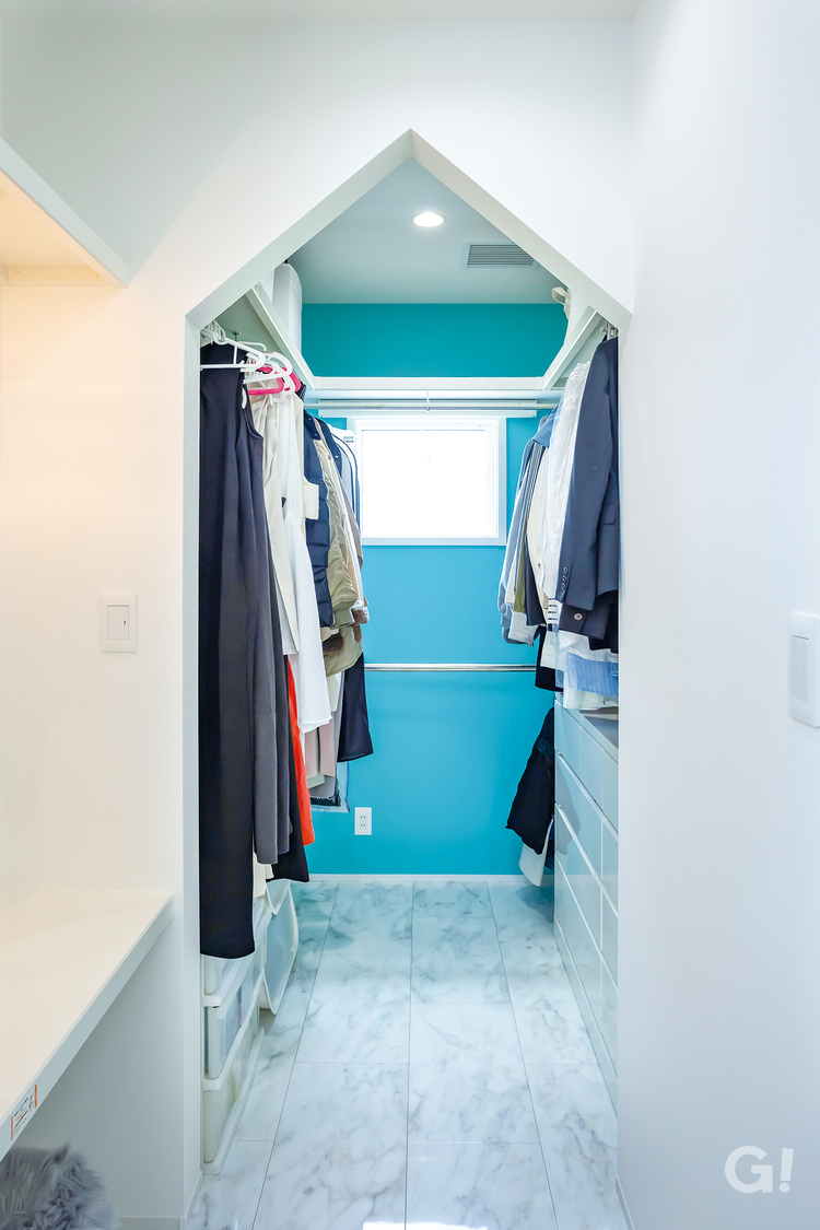 三角✖️ブルーのウォークインクローゼット