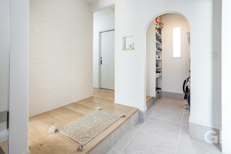 大判タイルの玄関