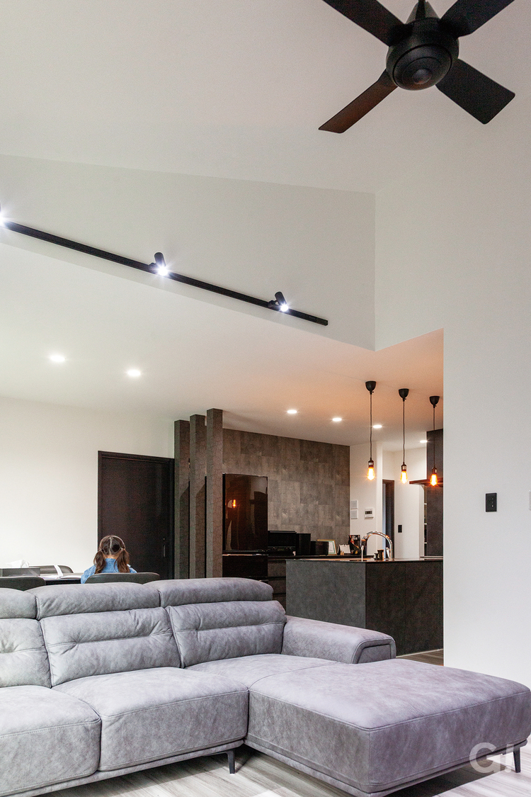 勾配天井のあるダイニング・キッチン