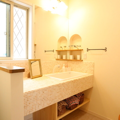 造作の洗面台とトイレ手洗いカウンター