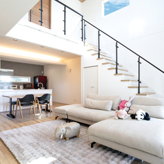 吹き抜けのあるリビング