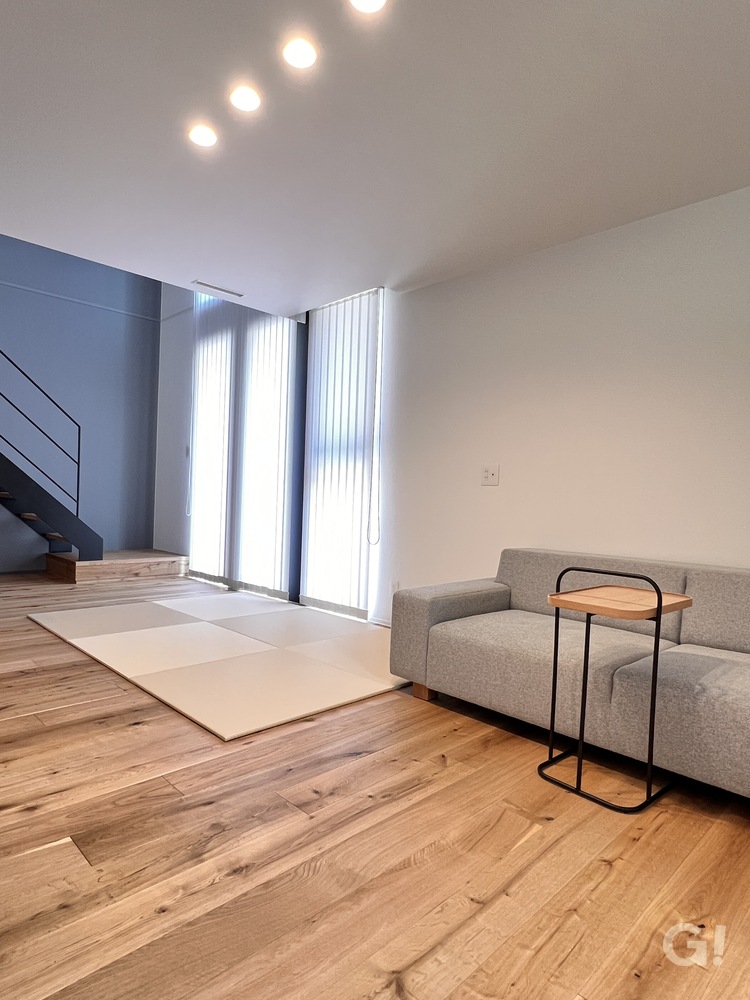 心穏やかに疲れた身体をそっと癒してくれるシンプルモダンなリビング