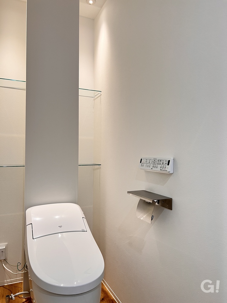 光の空間演出&幻想的なラインが美しいシンプルなトイレ