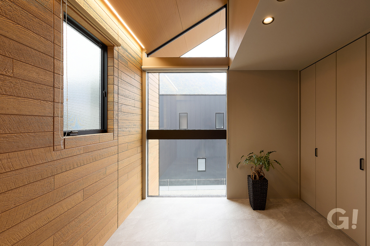 ここから眺める景色が好き！多目的に活躍してくれるシンプルモダンな2階ホール