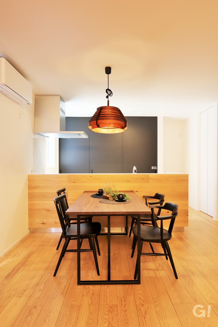 楽しくお喋りが弾む食事時間がいいシンプルモダンなダイニング