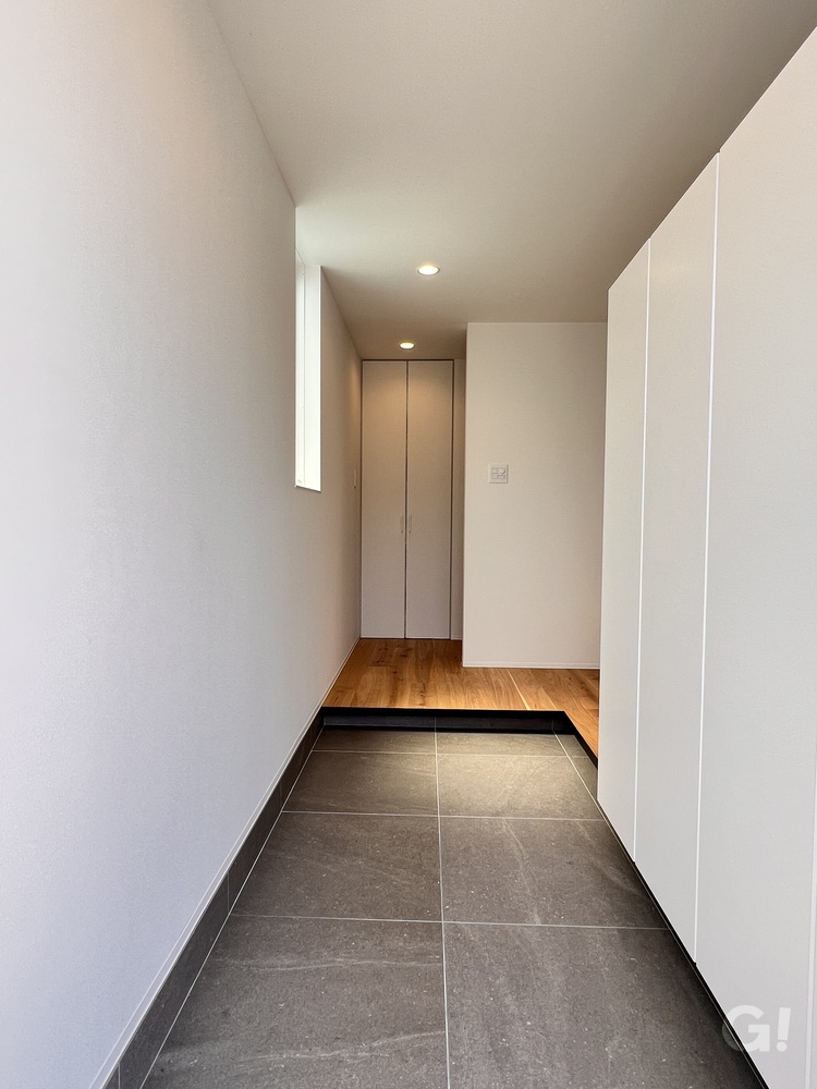 美しく収納＆スムーズな動線でお出迎えするシンプルモダンな土間玄関