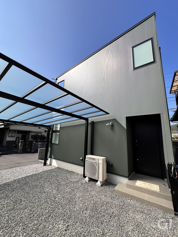 自然に溶け込めるような感覚に浸れるシンプルモダンなエクステリア