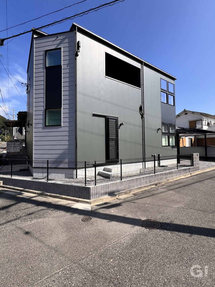 個性あるカタチ＆自然を身近に感じるカラーが映えるシンプルモダンな家