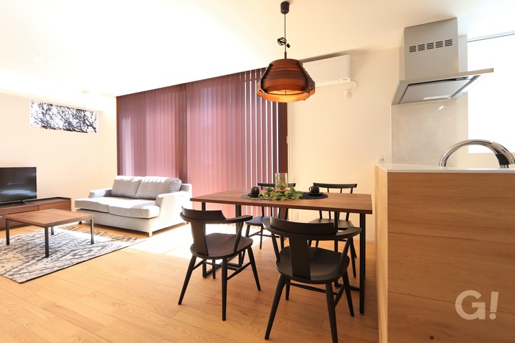 家族が自然と集い笑顔に満ちあふれた時が流れるシンプルモダンなLDK