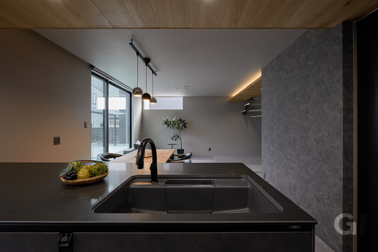 お家の中でココが1番好きな場所って思えるシンプルモダンなキッチン