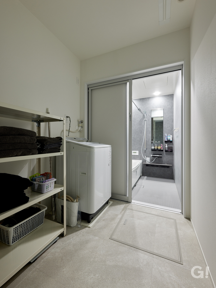 スムーズな動線で使い勝手の良さを実感できるシンプルモダンな脱衣所＆浴室