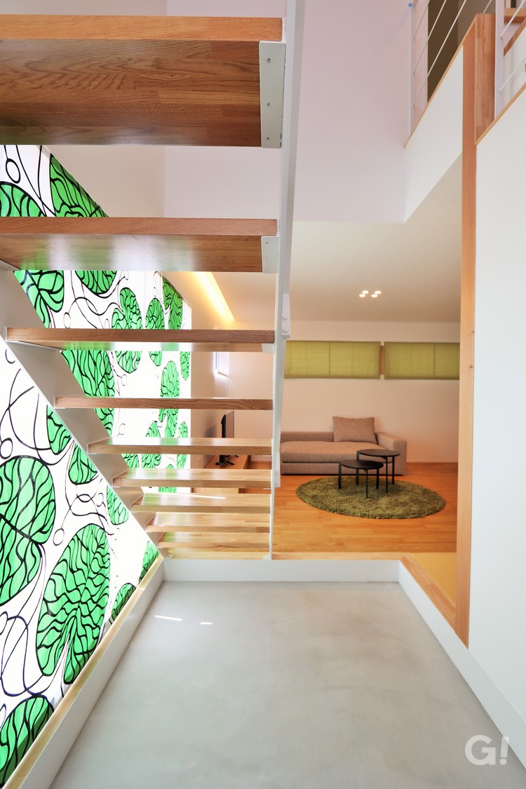 土間スペースでゆったりした印象を与えてくれる北欧ナチュラルな玄関