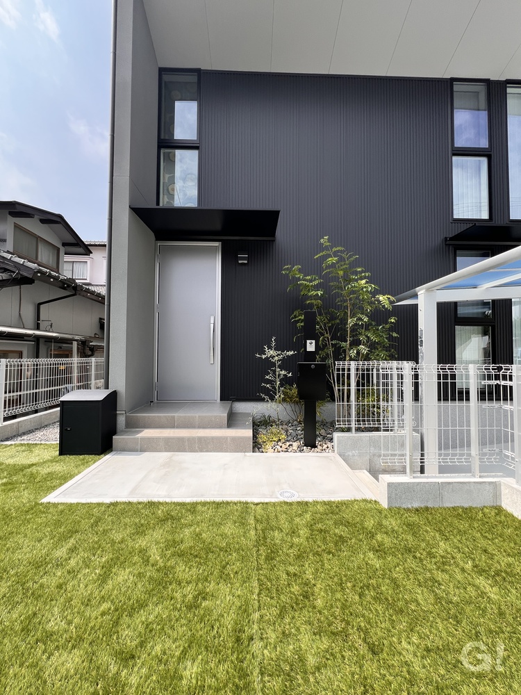 見惚れる美しさ！洗練され堂々とした佇まいを魅せてくれるシンプルモダンな家