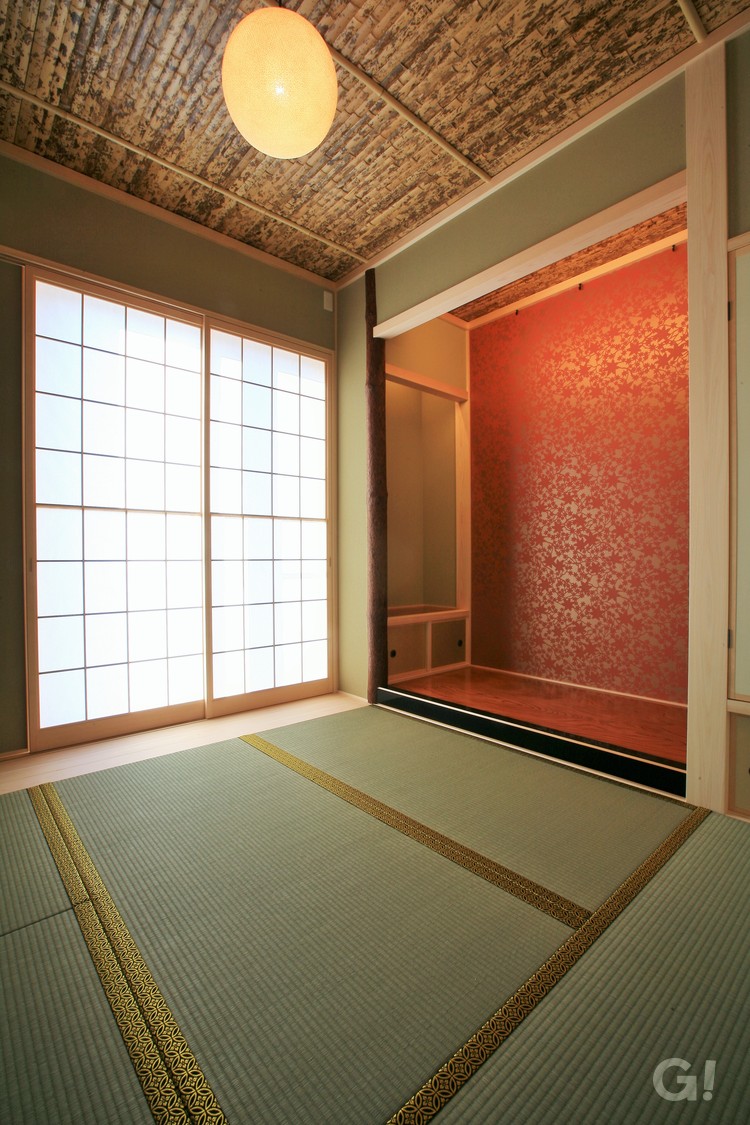 日本古来の優秀建築資材竹細工天井が見守る美しい和室の写真