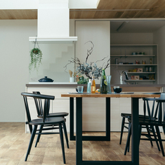 笑顔で楽しくお喋りが弾むシンプルモダンなキッチン＆ダイニング