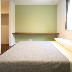 アクセントクロス彩る落ち着く高性能住宅の寝室