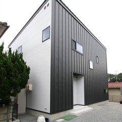 キューブ型がかっこいいこだわりのシンプルモダンな外観のお家