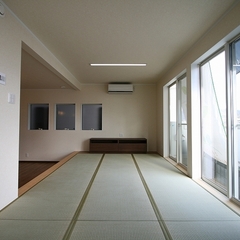 ごろんと寝ころびたくなる明るく快適な小上がり畳