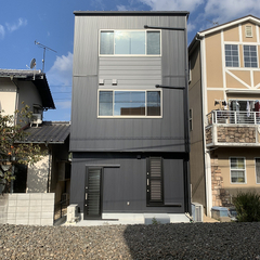 注文住宅のモノトーンがかっこいいシンプルモダン外観のお家