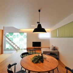 おしゃれで快適♪注文住宅の土間玄関からつながるリビング