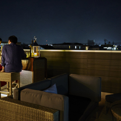 眺望と夜空と過ごすリゾートホテルのような屋上