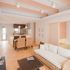 アジアン家具が惹きたてる明るくスタイリッシュなLDK