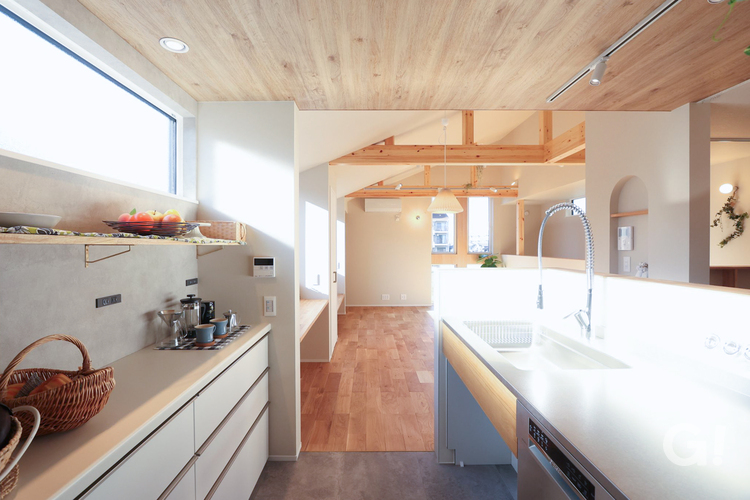 勾配天井のあるナチュラルテイストな住まい　キッチン