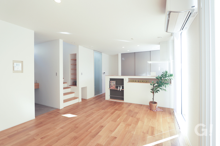 お庭とつながる家　リビングダイニング